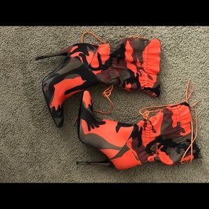 Camo pointed too calf heel boots